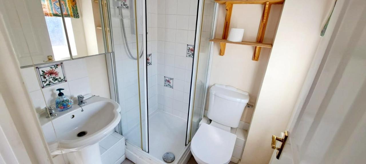 Ashford Holiday Home Smithy Drive Sleeps 5 Free Wifi And Vehicle Parking Kingsnorth Екстер'єр фото